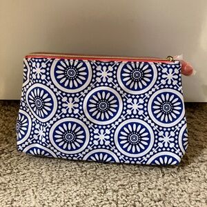 NWOT Estée Lauder Beauty Pouch